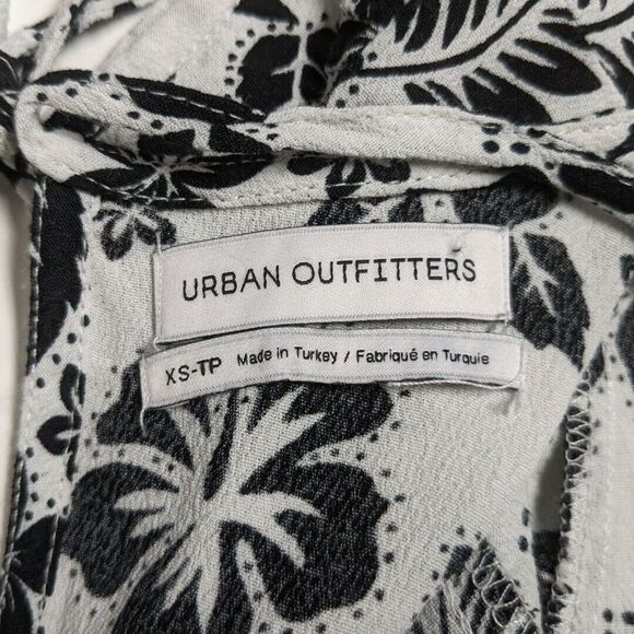 Urban Outfitters Dress Mini Backless Peep Hole Short Sleeves Ties on Back B&W XS - Picture 8 of 9
